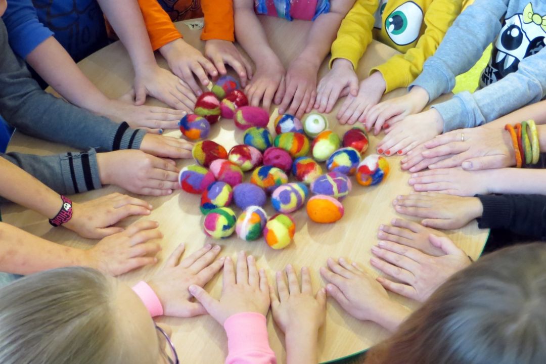 Felto Filzwelt spielende Kinder