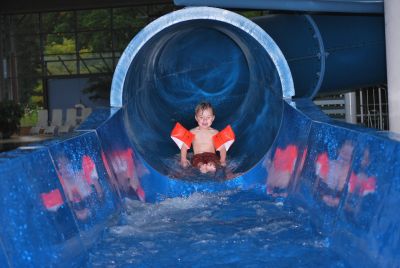 Spaß in der großen Rutsche für jedes Alter