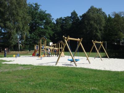 Kleiner Spielplatz im Außenbereich