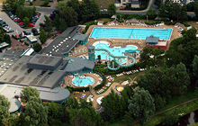 Badegäste beim Aquajogging