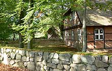Kleiner Spielplatz im Außenbereich