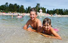 Kleiner Spielplatz im Außenbereich