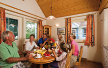 Spaß in der großen Rutsche für jedes Alter